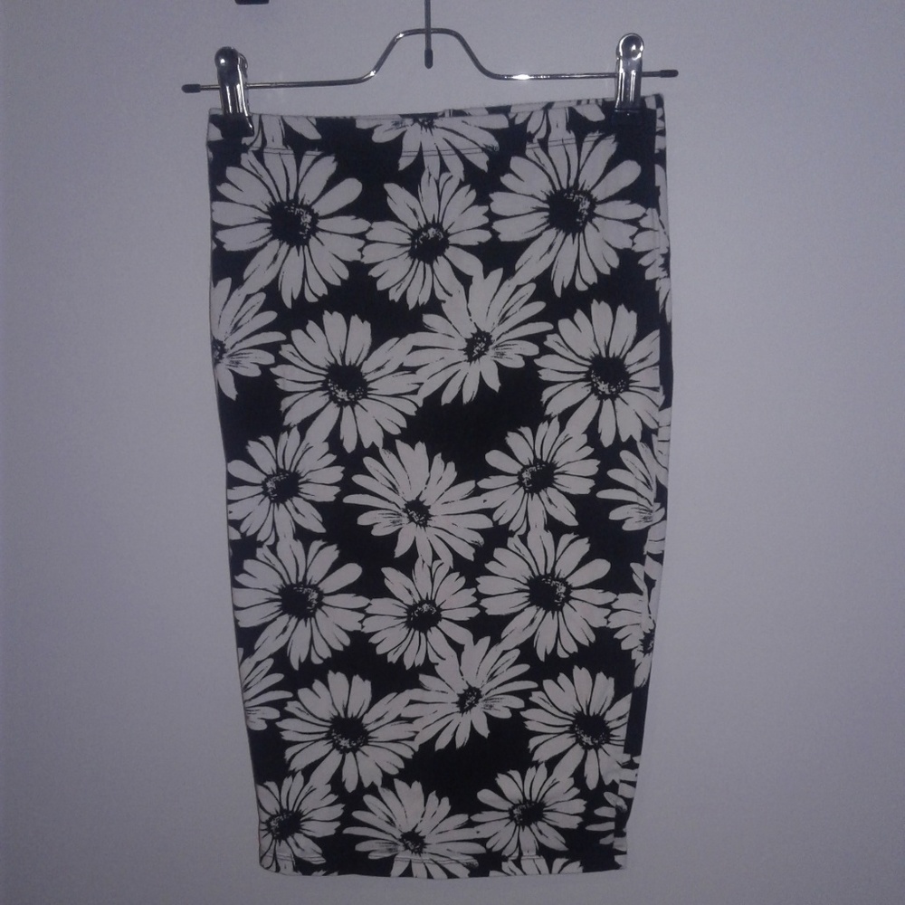 Sunflower black and white skirt